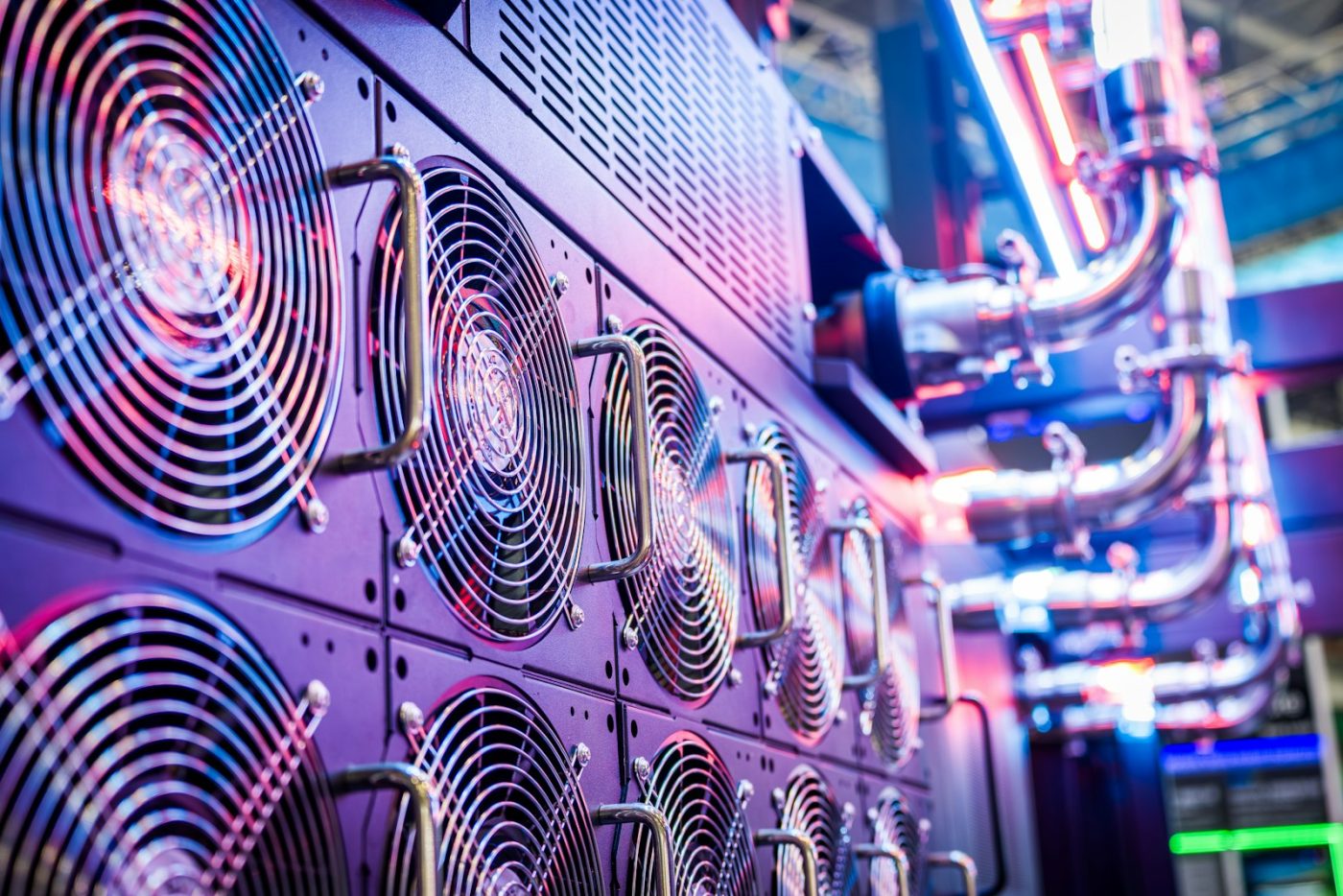 Ventiladores de refrigeración en un centro de datos. Foto: Winston Chen en Unsplash.